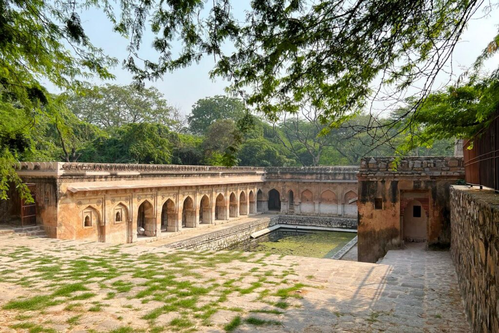 Access to Mehrauli Archaeological Park is complete free